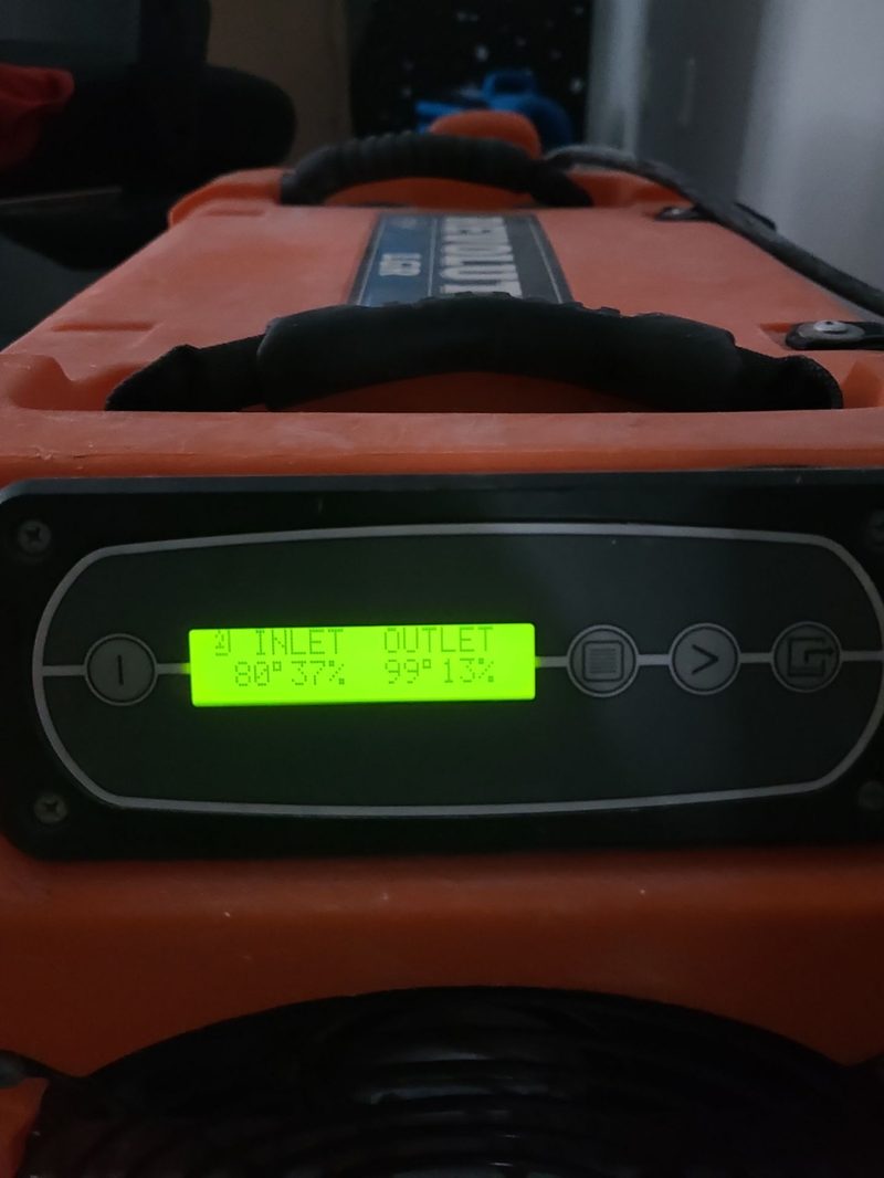 Commercial dehumidifier monitoring inlet and outlet humidity levels